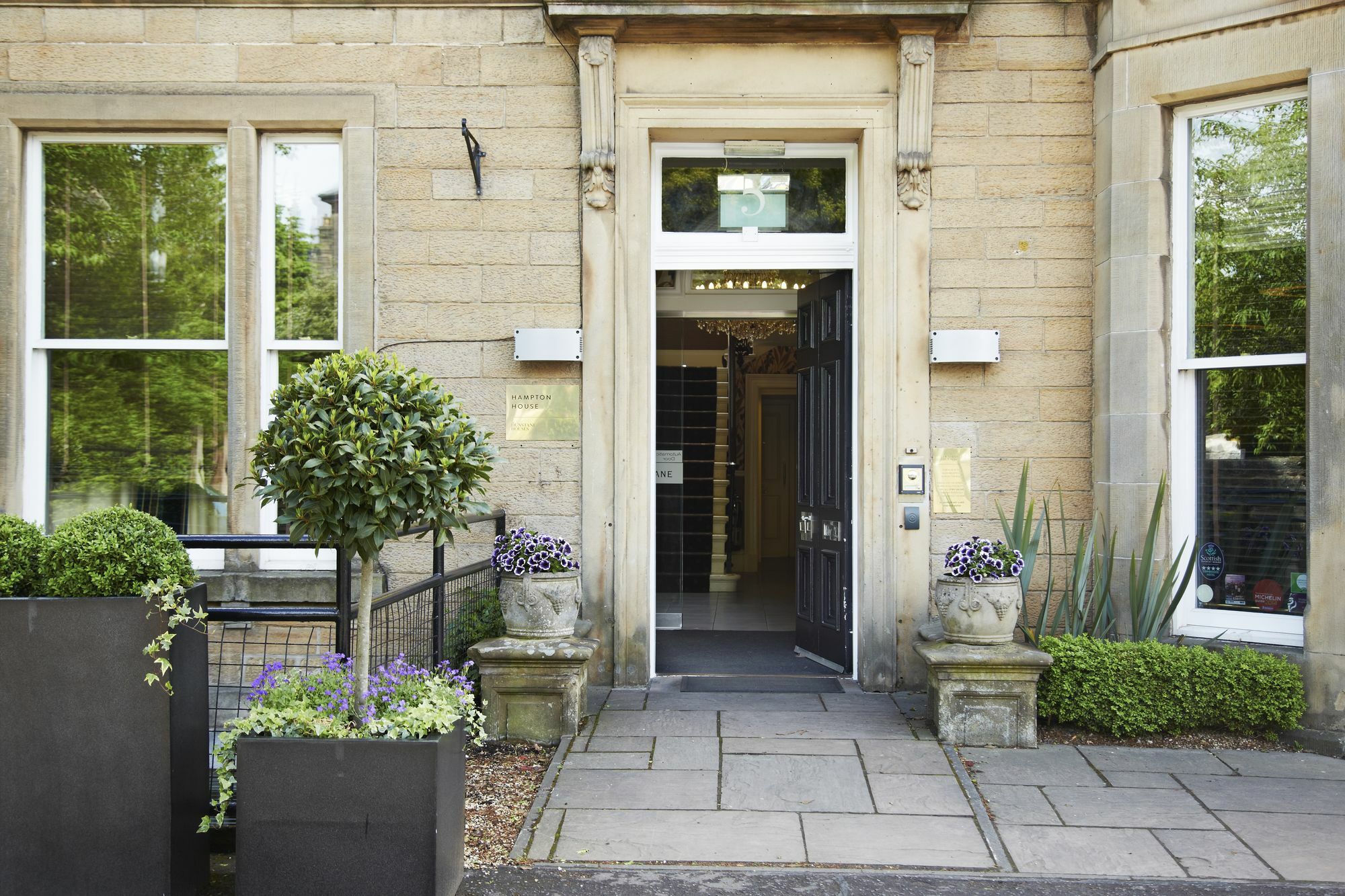 Hotel The Roseate - Small Luxury Of The World